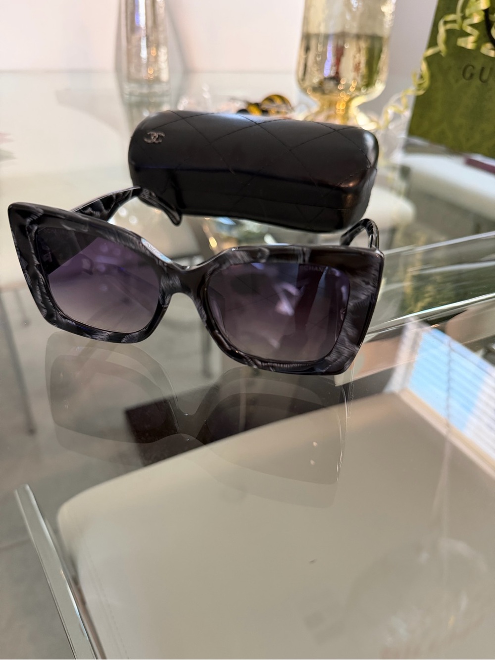 C. Wide sunglasses 😎 - Picture 2 of 5